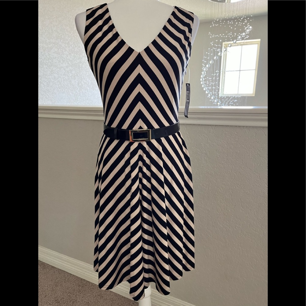 TAHARI black/white KurtLee striped dress size 4P